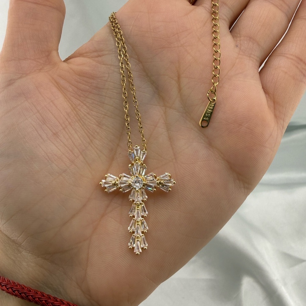 Classic Gold Cross Pendant Necklace